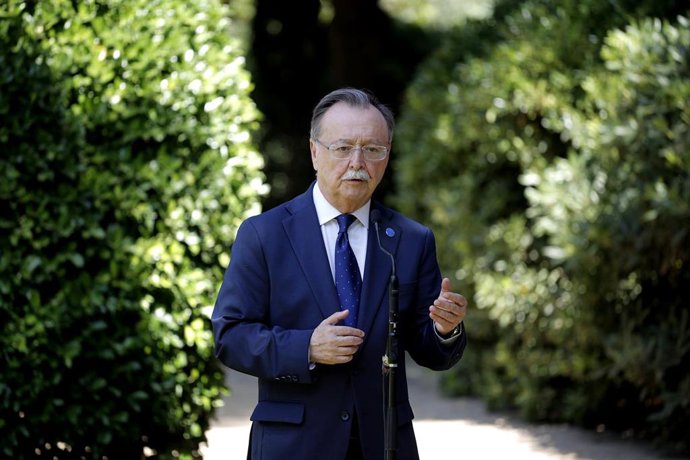 El presidente del Gobierno de Ceuta, Juan Jesús Vivas, ofrece una rueda de prensa posterior a la reunión de la XXVIII Conferencia de Presidentes, en Palau de Pedralbes de Barcelona, a 6 de junio de 2025, en Barcelona, Catalunya (España).