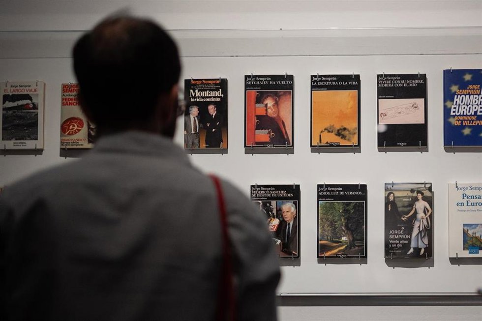 Archivo de portadas de los libros que ha escrito Jorge Semprún a lo largo de su vida, en la inauguración de la exposición 'Jorge Semprún. El largo viaje', en la Biblioteca Nacional, a 3 de junio de 2025, en Madrid (España). La Sala Hipóstila de la Bibli