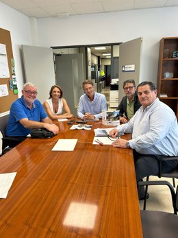 Representantes del Ayuntamiento de Palma reunidos con la Asociación de Vecinos de Son Quint.