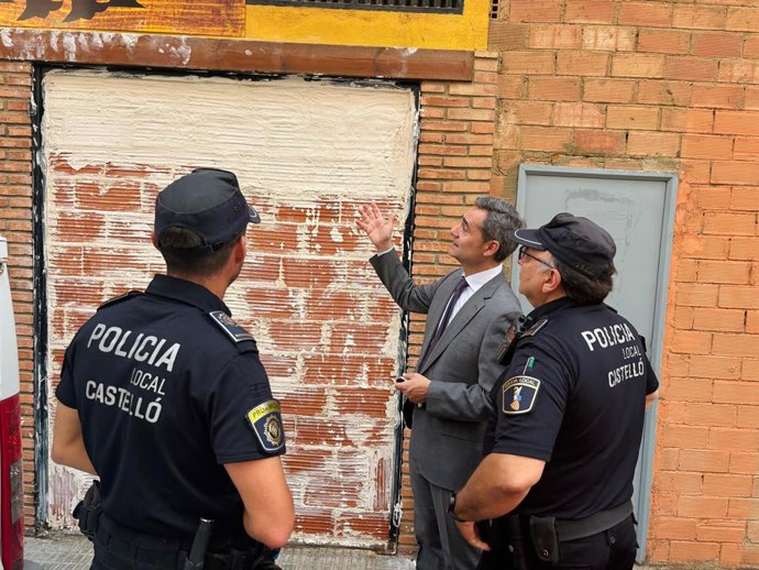 La Policia aconseguix que es tapie un local i un solar ocupats il·legalment en el districte oete de Castelló