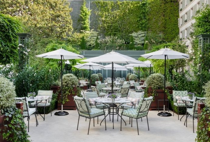 Le Bristol Paris celebra su centenario con un verano de lujo, gastronomía y bienestar para toda la familia