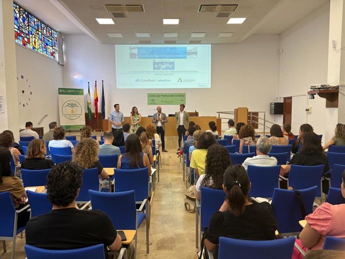 Taller destinado a más de 60 orientadores de centros de FP, Secundaria y Bachillerato en Córdoba para explicarles las oportunidades que ofrece la Formación Profesional de cara al proceso de matriculación.