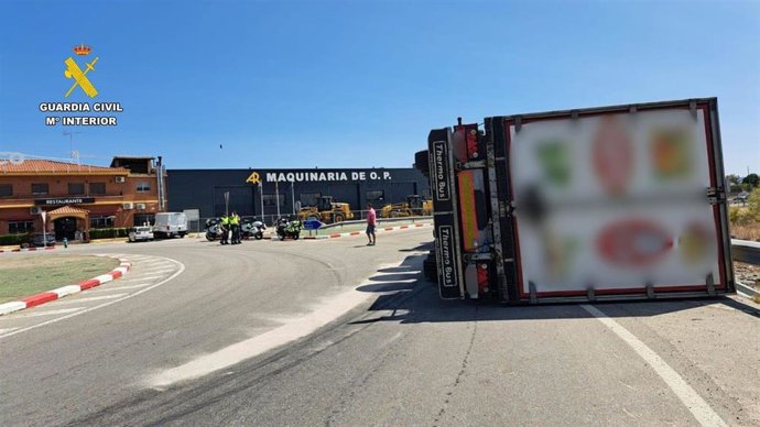 Camión accidentado en Navalmoral de la Mata.