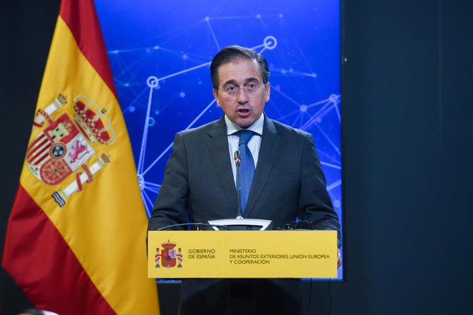 O Ministro das Relações Exteriores, União Europeia e Cooperação, José Manuel Albares, durante uma coletiva de imprensa após uma reunião com o Ministro Federal das Relações Exteriores da Alemanha, no Palácio de Viana, em 26 de maio de 2025, em Madri (Espan