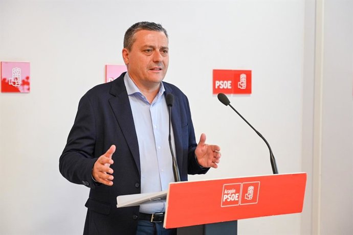 Fernando Sabés ha ofrecido una rueda de prensa en la sede del PSOE en Aragón.