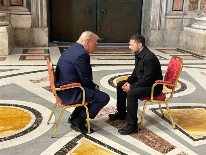 Archivo - El presidente de Estados Unidos, Donald Trump, y su homólogo ucraniano, Volodimir Zelenski, en Roma