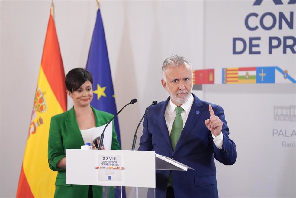 El ministro de Política Territorial y Memoria Democrática, Ángel Víctor Torres, ofrece una rueda de prensa posterior a la reunión de la XXVIII Conferencia de Presidentes, en Palau de Pedralbes de Barcelona, a 6 de junio de 2025, en Barcelona, Catalunya