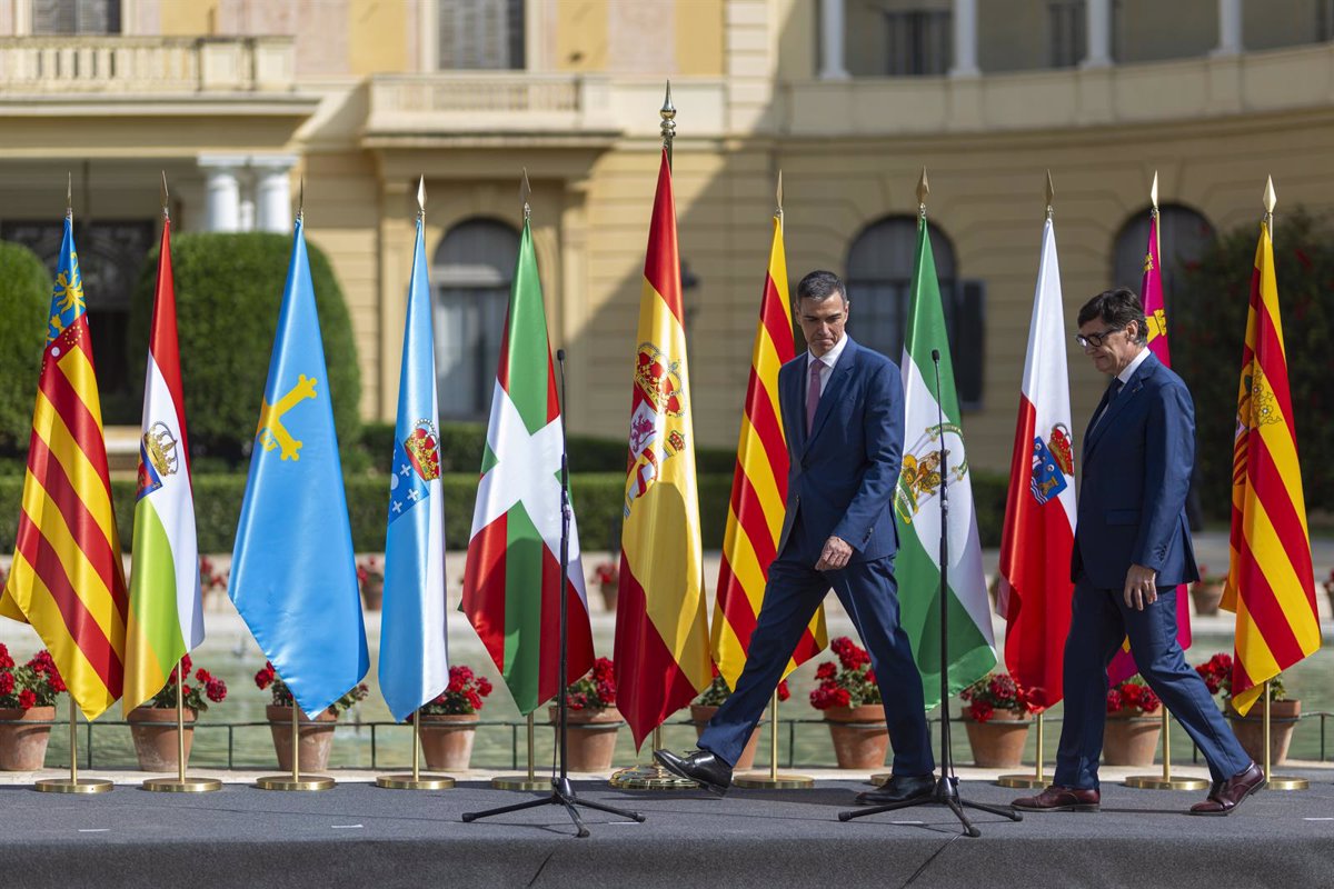 La Conferencia de Presidentes  de los pinganillos  acaba sin acuerdos y con las CCAA del PP pidiendo elecciones