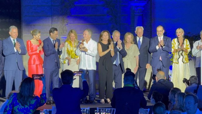 Dionisio Gutiérrez, President of Fundación Libertad y Desarrollo, has been awarded the XI Enrique V. Iglesias Award for the Development of Ibero-America