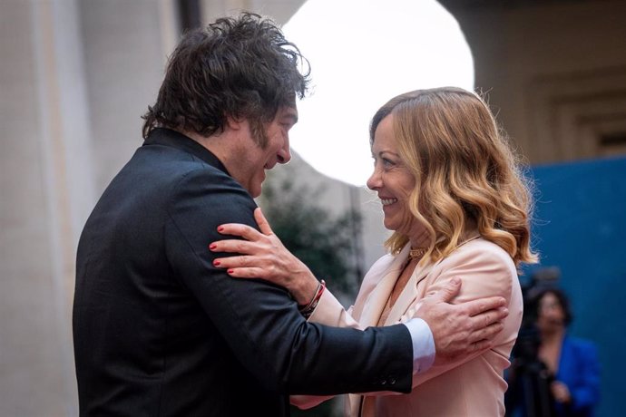 La primera ministra de Italia, Giorgia Meloni, recibe al presidente de Argentina, Javier Milei, en Roma