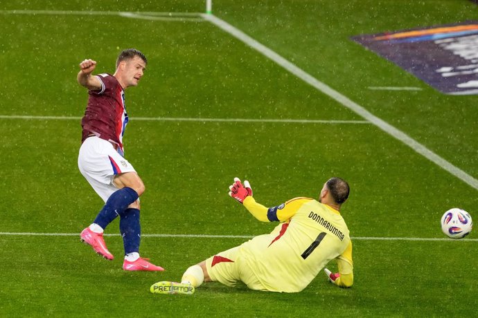 06 June 2025, Norway, Oslo: Norway's Alexander Sorloth scores his side's first goal during the FIFA World Cup European qualifying match between Norway and Italy at Ullevaal Stadium in Oslo. Photo: Erik Flaaris Johansen/NTB/dpa