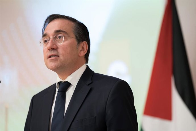 El ministro de Asuntos Exteriores, Unión Europea y Cooperación, José Manuel Albares, interviene durante el acto de conmemoración del primer aniversario del reconocimiento del Estado de Palestina, en Casa Árabe, a 28 de mayo de 2025, en Madrid (España). Es