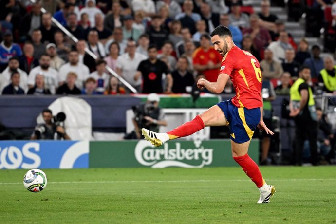 05 June 2025, Baden-Wuerttemberg, Stuttgart: Spain's Mikel Merino scores his side's second goal during the UEFA Nations League semi-final soccer match between Spain and France at Stuttgart Arena. Photo: Marijan Murat/dpa