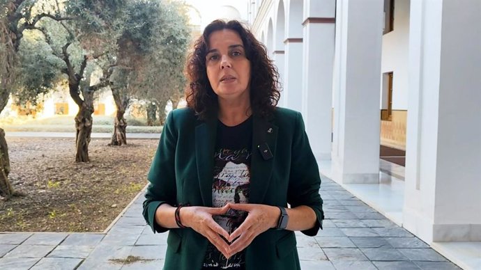 Archivo - La portavoz del Grupo Socialista en Educación, Susana Rivas, en una imagen de archivo en los pasillos del Parlamento.