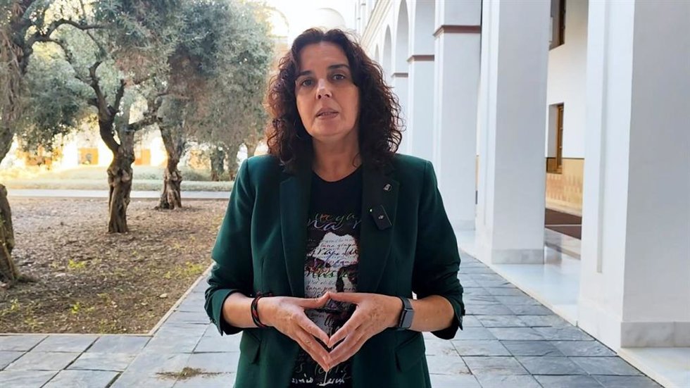Archivo - La portavoz del Grupo Socialista en Educación, Susana Rivas, en una imagen de archivo en los pasillos del Parlamento.