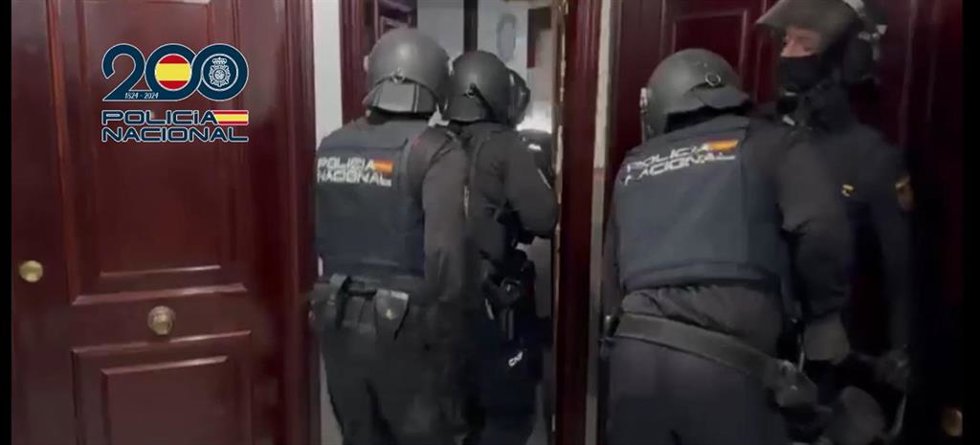 Archivo - Detenidas 16 personas acusadas de pertenecer a un grupo criminal que estafó más de 480.000 euros mediante vishing