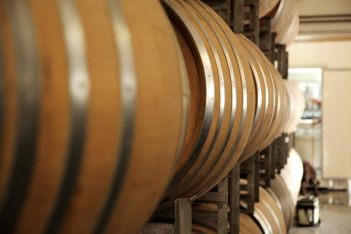 Archivo - Barricas de vino.