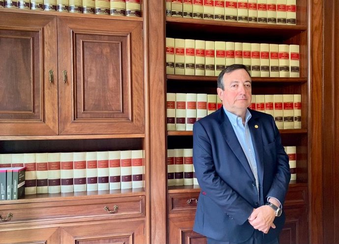 El candidato a decano del Il·lustre Col·legi de l'Advocacia de Barcelona (ICAB), Joan Ramon Ramos, en su despacho de Barcelona