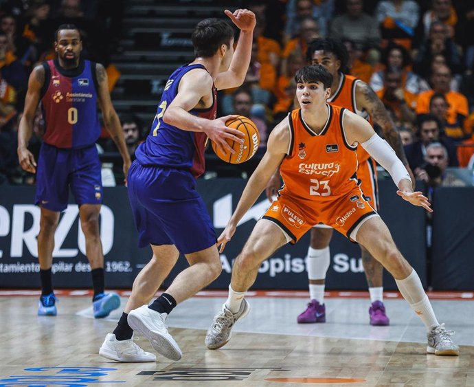 Archivo - El escolta de Valencia Basket Lucas Marí