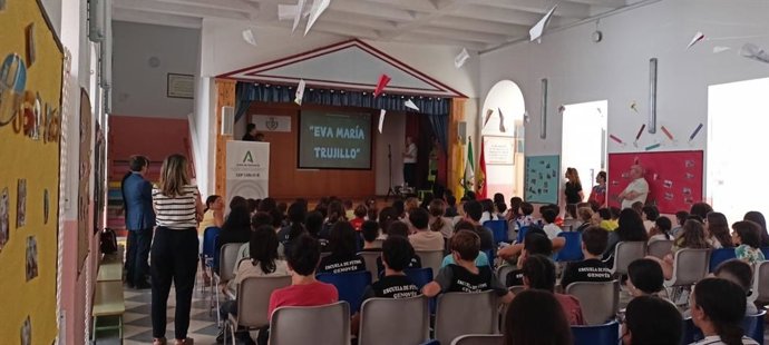 Acto de homenaje del CEIP 'Carlos III' de Cádiz a su directora fallecida Eva Trujillo.