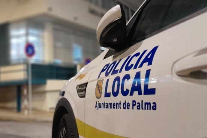 Vehículo de la Policía Local de Palma. Recurso. Archivo.