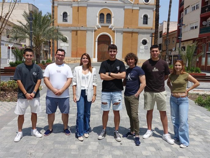 Ricardo Giner, concejal de Fiestas, ha presentado esta semana la programación junto a Reme Yagües, concejal de Juventud, y miembros de la Comisión de Fiestas