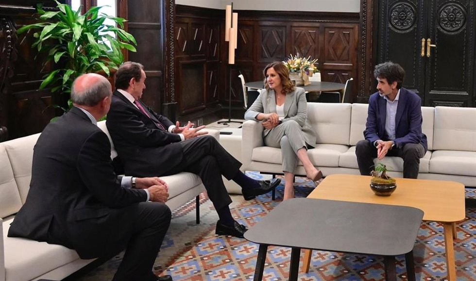 Catalá propone a la Fundación Iberdrola España iluminar el Miguelete y la Catedral