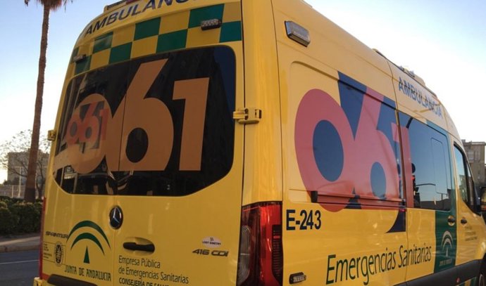 Archivo - Ambulancia del servicio de emergencias sanitarias 061