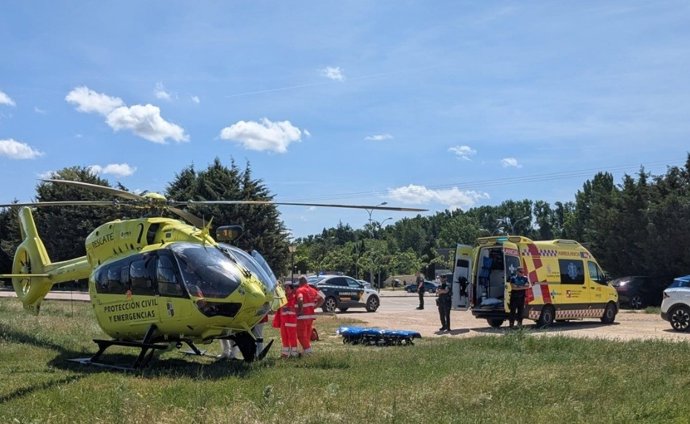 Rescate de un motorista tras un accidente en una pista forestal