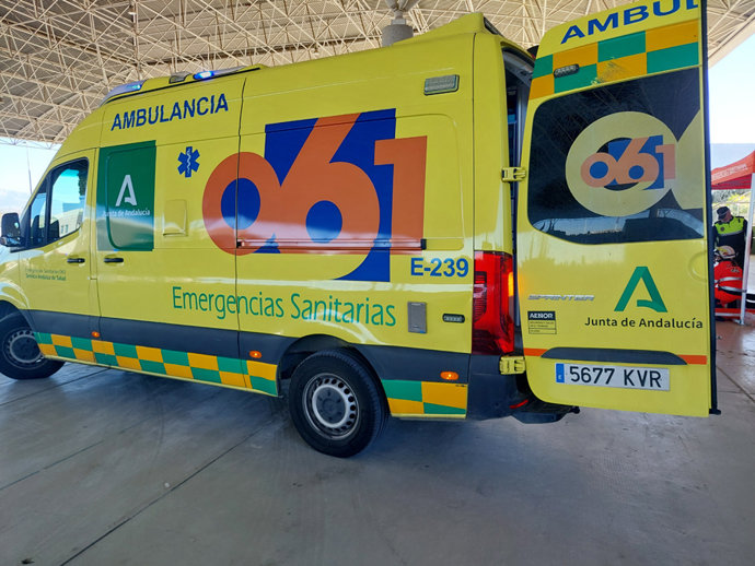 Archivo - Una ambulancia del 061 en foto de archivo.