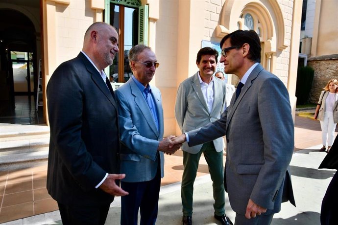 Illa al inaugurar el Espai Tallers