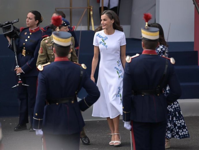 La Reina Letizia durante el desfile del Día de las Fuerzas Armadas 2025, a 7 de junio de 2025, en Santa Cruz de Tenerife, Tenerife, Canarias (España).