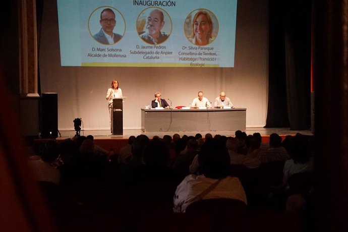 La consellera de Territori, Habitatge i Transició Ecològica de la Generalitat, Sílvia Paneque, a les jornades de l'Associació Espanyola de Productors d'Energia Renovables 