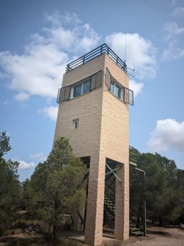 Torre de vigilancia situada en el paraje Torrozuelos, en Peñaflor (Zaragoza) desde donde el Servicio de Infraestructura Verde del Ayuntamiento de Zaragoza, controla cualquier posible incendio
