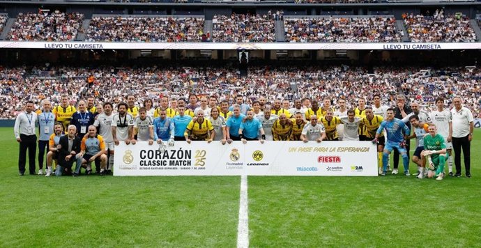 Las leyendas del Real Madrid y del Borussia Dortmund empatan en el solidario Corazón Classic Match