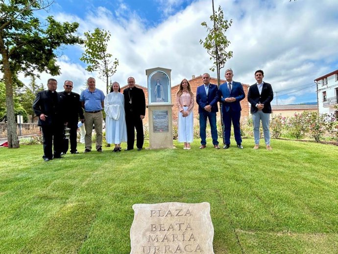 Un emotivo acto frente al sepulcro de la Beata Mª Urraca recuerda "el inmenso legado de luz que nos dejó esta riojana ilustre"