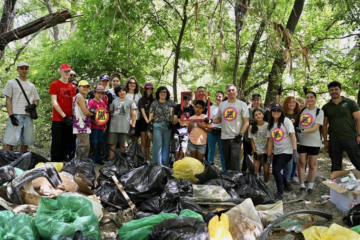 Más de 12.000 voluntarios participan en la recogida de residuos en 745 espacios naturales de España
