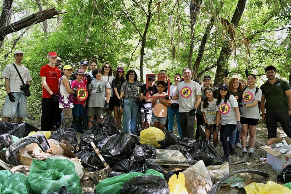Más de 12.000 voluntarios se movilizan para liberar de basuraleza 745 espacios naturales en toda España, a 7 de junio de 2025