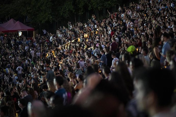 Decenas de personas durante el Primavera Sound, en el Parc del Fòrum, a 5 de junio de 2025, en Barcelona