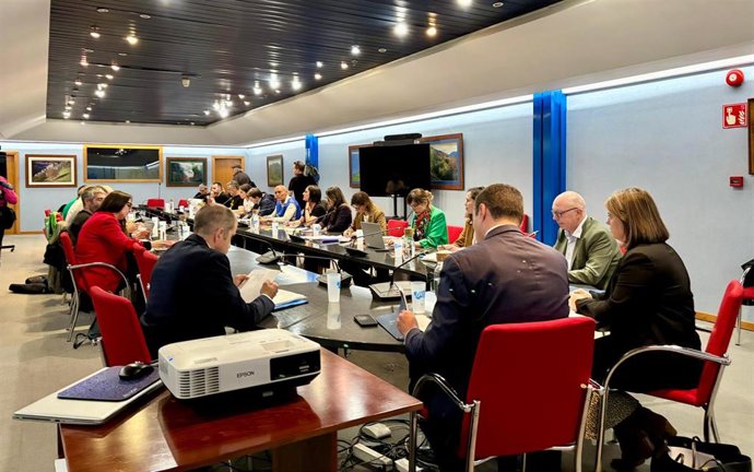 Reunión de este miércoles entre el Gobierno del Principado y los sindicatos docentes.