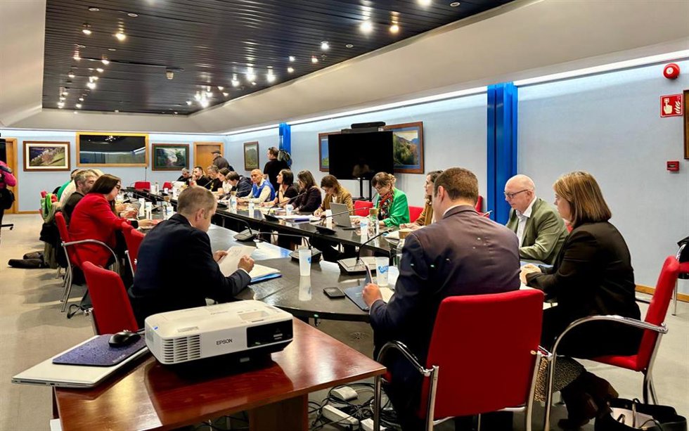 Reunión de este miércoles entre el Gobierno del Principado y los sindicatos docentes.