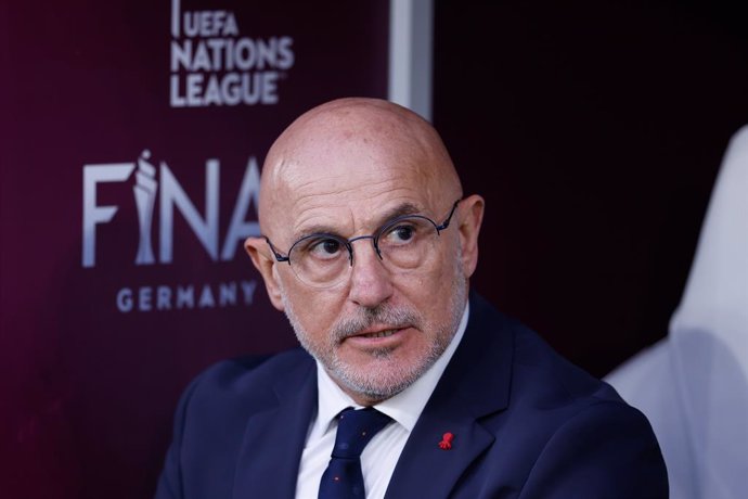 Luis de la Fuente, head coach of Spain, looks on during the UEFA Nations League Semi Final match between Spain and France at Stuttgart Arena on June 5, 2025, in Stuttgart, Germany.