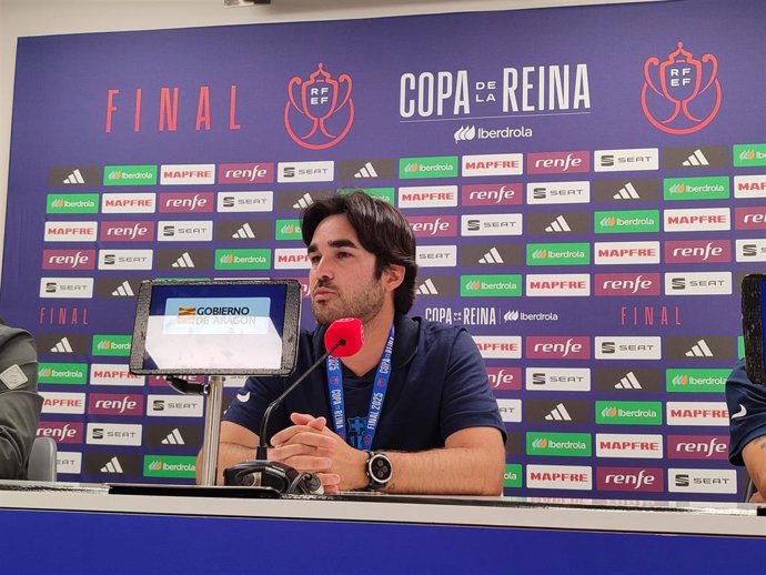 El entrenador del Barça Femení, Pere Romeu, en rueda de prensa tras ganar la Copa de la Reina 2025 en Huesca