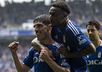 El Oviedo toma ventaja en Almería con Nacho Vidal