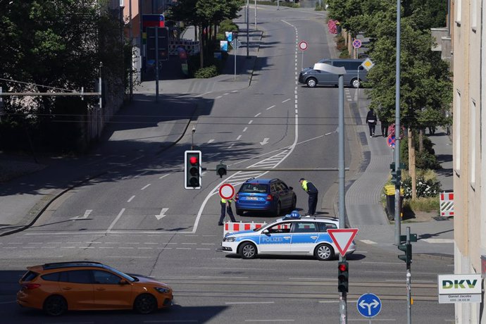 June 3, 2025, Cottbus, Brandenburg, Germany: Police ban a street as part of a bomb disposal operation at the main station in Cottbus. A restricted area has been established for the safe defusing of a 250 kg World War II bomb discovered last week. The clea