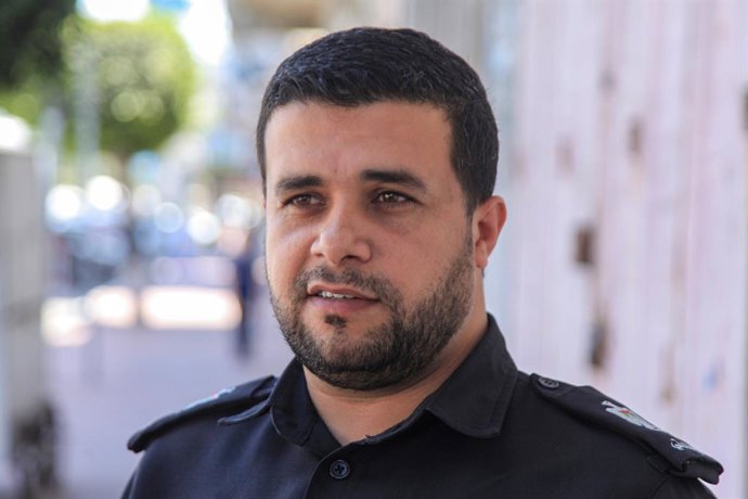 Archivo - Arquivo - 31 de maio de 2023, Cidade de Gaza, Faixa de Gaza, Território Palestino: O porta-voz da Defesa Civil na Cidade de Gaza, Mahmoud Basal, fala durante uma entrevista sobre as medidas tomadas em relação aos locais ilegais de distribuição d