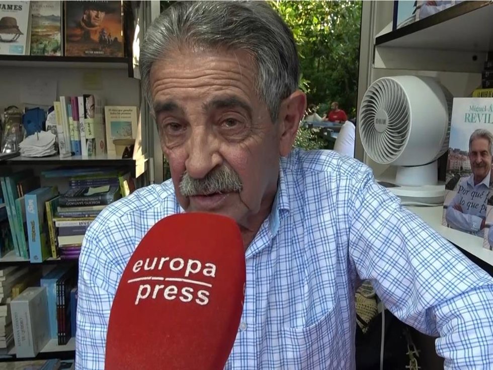 MIGUEL ÁNGEL REVILLA EN LA FERIA DEL LIBRO