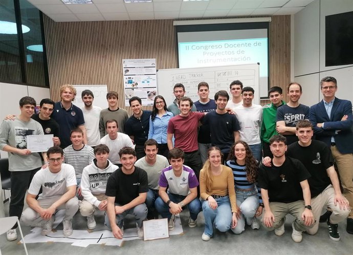 Estudiantes de Ingeniería de la Universidad Pública de Navarra (UPNA) desarrollan prototipos electrónicos para medir y controlar variables físicas.