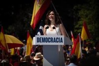 Ayuso arremete contra "dictadura de minorías" y "resentidos" donde "el nacionalista es rey": "Menos besos y más verdad"