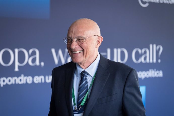 Archivo - El president del Banc Sabadell, Josep Oliu